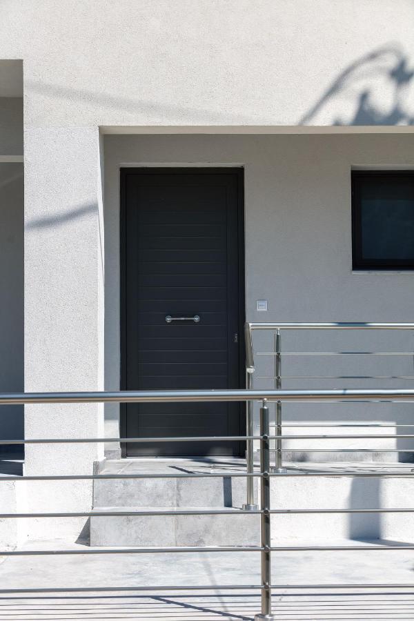 Greek Sky - New Modern Apartment With Shared Pool Tavronitis Esterno foto